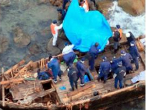 Japonya'da kıyıya vuran teknelerden cesetler çıkıyor