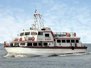 Batma tehlikesi geçiren feribottan 97 kişi son anda kurtarıldı