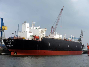 Cezayir bayraklı doğalgaz tankeri Çanakkale Boğazı'ndan geçti