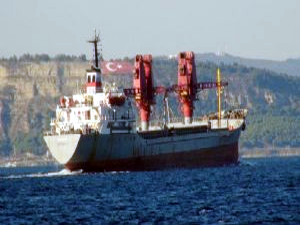 Biri kargo biri askeri iki Rus gemisi Çanakkale Boğazı'ndan geçti