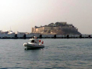 Türkiye'ye iade edilen iki suçlu feribottan atlayarak kaçmaya çalıştı