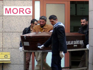 Suriyeli babanın en zor anı: Ege'nin yuttuğu 4 çocuğunun naaşını teslim aldı