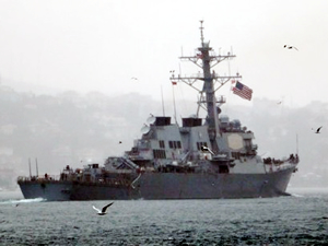Tomahawk füzesi taşıyan ABD savaş gemisi İstanbul Boğazı'ndan geçti