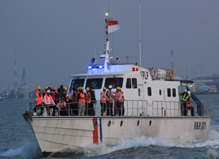 Endonezya'da yolcu taşıyan tekne battı