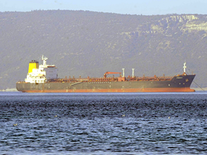 Çanakkale Boğazı'nda arızalanan tanker korkuttu