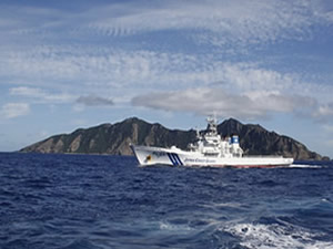 Çin tartışmalı adalara silahlı gemi gönderdi