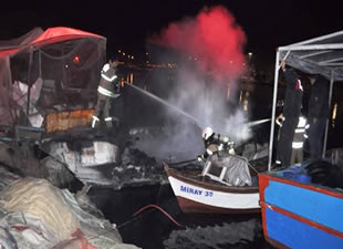İzmir Balçova'da balıkçı teknesi yandı