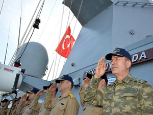 Org. Hulusi Akar Doğu Akdeniz'deki Türk savaş gemilerinde inceleme yaptı