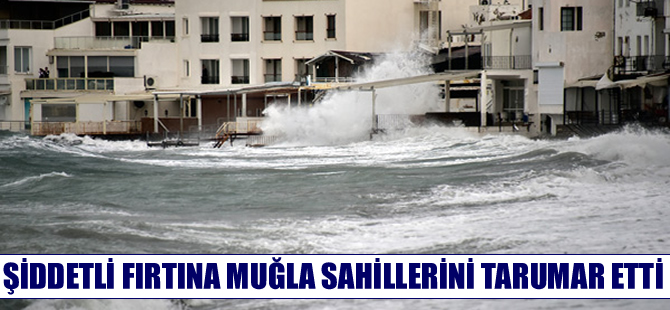 Fırtınadan yat limanı ve balıkçı barınaklarındaki bazı küçük tekneler battı