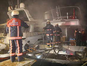 Bebek sahilinde lüks tekne yandı