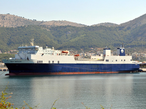 İskenderun Körfezi'ndeki fırtına "Auqua Hercules" gemisini sürükledi