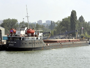 Türkiye'ye yük taşıyan "Volgobalt-236" isimli yük gemisi karaya oturdu