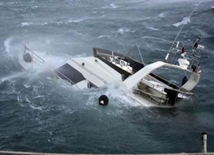 Bodrum'da fırtına nedeniyle lüks yat battı