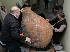 Karadeniz'de balıkçı ağına antik çağdan kalma küp takıldı