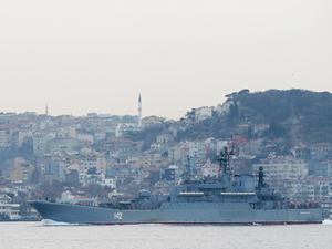 Rus savaş gemisine İstanbul Boğazı'nda yakın takip