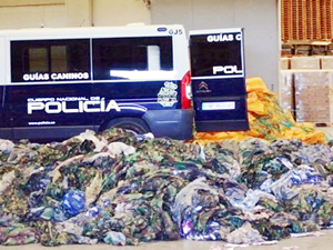 İspanya'da iki limanda 20 bin IŞİD ve El Nusra üniforması ele geçirildi