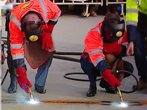 İstanbul'un iki yakası birleşti; 3. köprüde son tabliye yerleştirildi