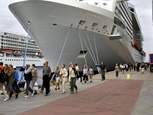 Kuşadası kruvaziyer sezonunu Celestyal Olympia ile açtı