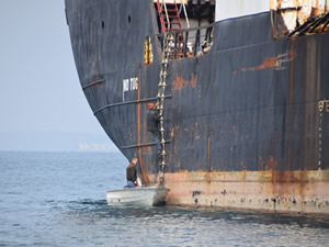 Hırsızlar Aliağa'da hacizli gemilere dadandı