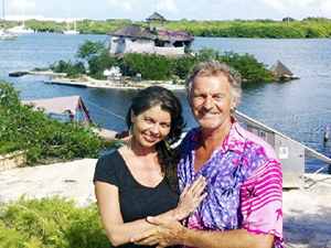 150 bin pet şişeyle Isla Mujeres Koyu'na kendi adasını yaptı