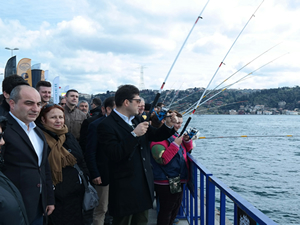 Görme engelliler, Arnavutköy sahilinde balık tuttu