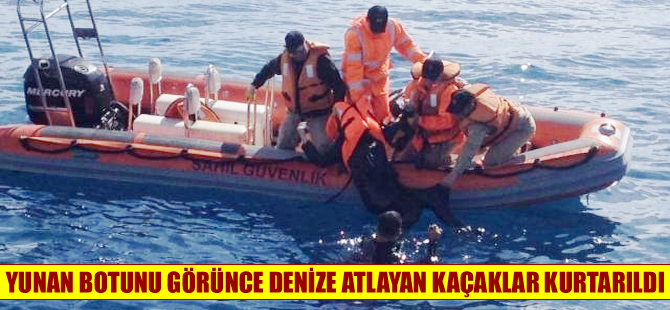 Yunan Sahil Güvenlik gemisini gören kaçaklar denize atladı