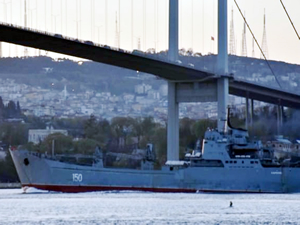 Akdeniz'den dönen Rus savaş gemisi İstanbul boğazından geçti