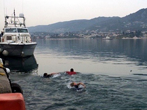 Yunanistan'da polisler mülteci formlarını değiştirdi!