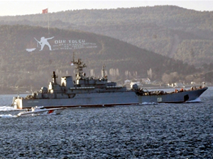 Dev platform ve Rus savaş gemileri Boğazlardan geçti