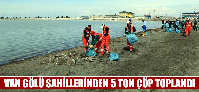 Van Gölü'nde temizlik kampanyası çerçevesinde 5 ton çöp toplandı