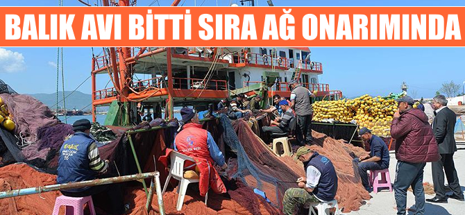 Balık avı bitti sıra ağ onarımında