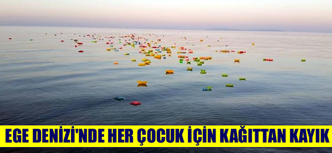Ege Denizi'nde her ölen çocuk için denize kağıttan kayık bırakıldı