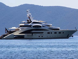 Süper lüks yatlar Bodrum'a demir atmaya başladı