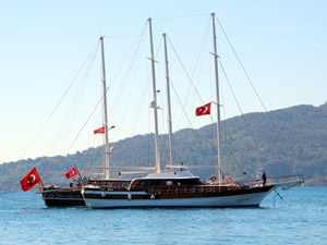 Guletler, Marmaris Körfezi’nde turistlere hizmet vermeye başladı