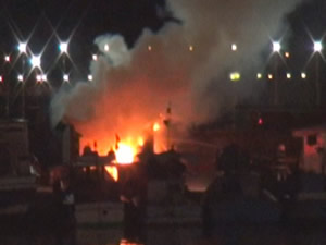 Limandaki barınak yangını Ereğlilere korku dolu anlar yaşattı