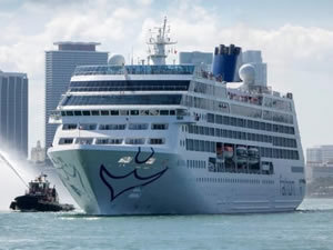 704 yolculu Adonia gemisi Miami'den Küba'ya doğru yola çıktı