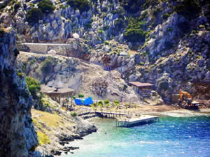 Muğla'da SİT alanındaki cennet koya kepçeler girdi!