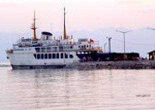 Yangın çıkan feribot, açıkta bekletiliyor