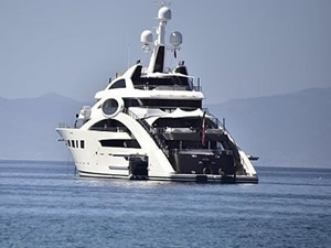 Muğla koyları lüks yatları misafir etmeye başladı