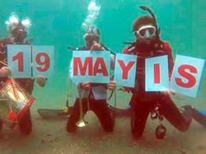 Saros Körfezi'nde denizin 15 metre altında 19 Mayıs kutlaması