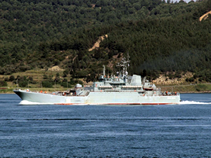 Rusların provokatör gemisi Çanakkale'de TCG KDZ Ereğli ile burun buruna geldi