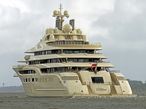 156 metre uzunluğundaki Dilbar adlı süperyat sahibine teslim edildi