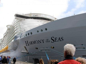 Dünyanın en büyük kruvaziyeri Harmony of the Seas, Rotterdam'da