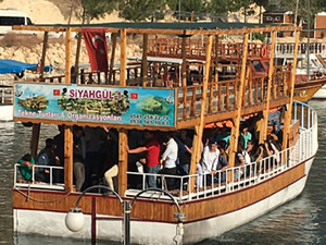 Teknedeki Türk Bayrağı'nı indirmek isteyen kişiye linç girişimi