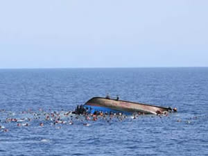 Girit açıklarında yüzlerce kişiyi taşıyan tekne battı, 450 kişi kayıp