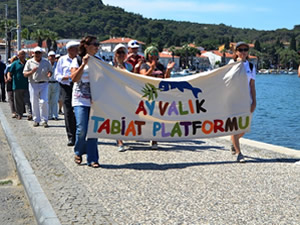 Ayvalık'ta çevreciler izinsiz kurulan balık çiftliği istemiyor