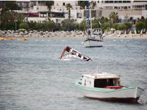 Bodrum’da kışın batan iki tekne ile bir platform kurtarılmayı bekliyor