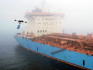 Süveyş Kanalı'nda dronelerle gemiye malzeme taşındı