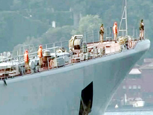 Rus savaş gemisi 'Yamal' İstanbul Boğazı'ndan geçti