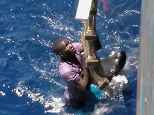 Akdeniz'de bir günde 5 bin kaçak göçmen kurtarıldı